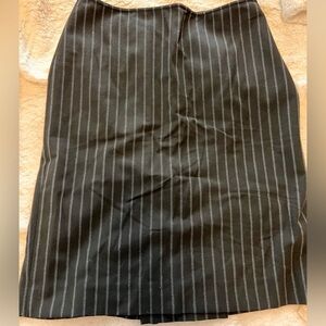 Women’s dress skirt, size 2.  Body by Victoria. Perfect!!